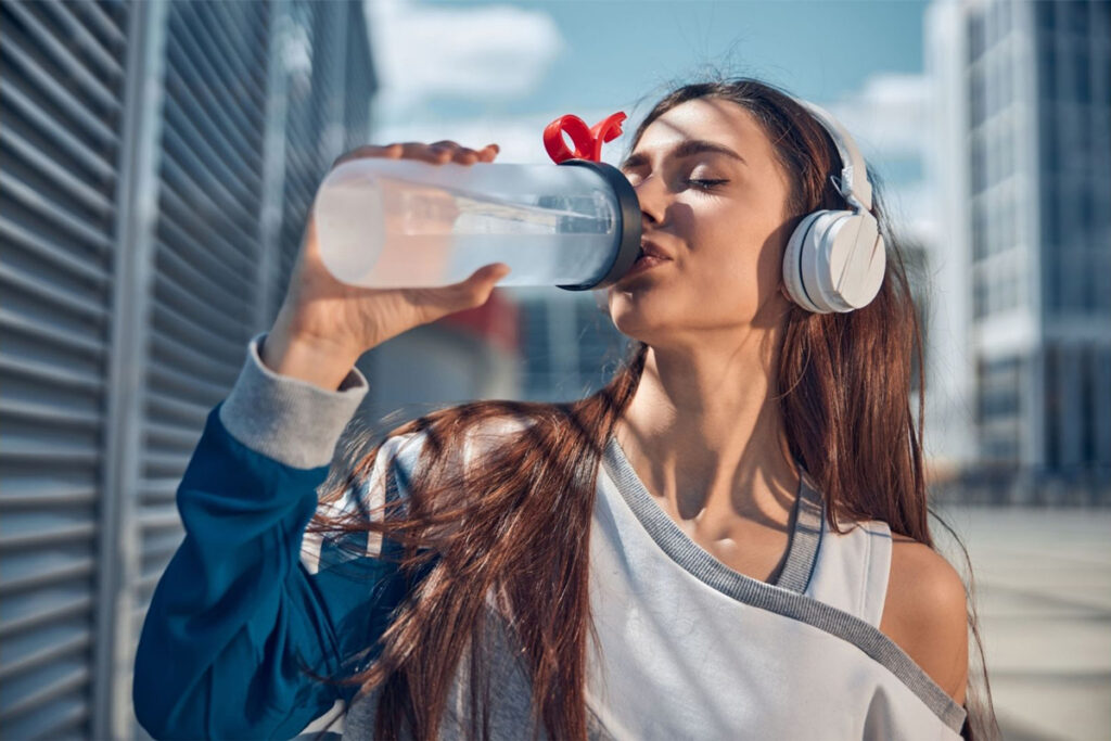 Dejar de tomar refresco - Bebe suficiente agua